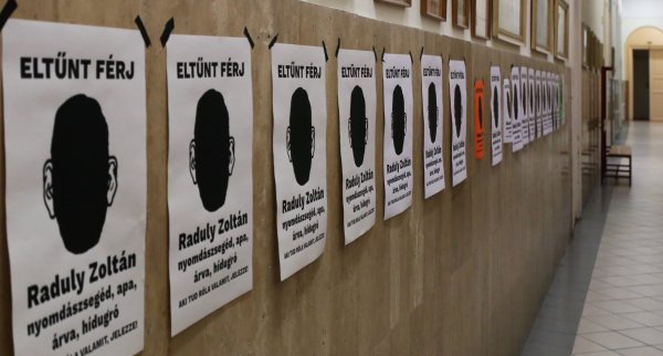 Az eltűnt nagypapa történetéhez készített plakátok