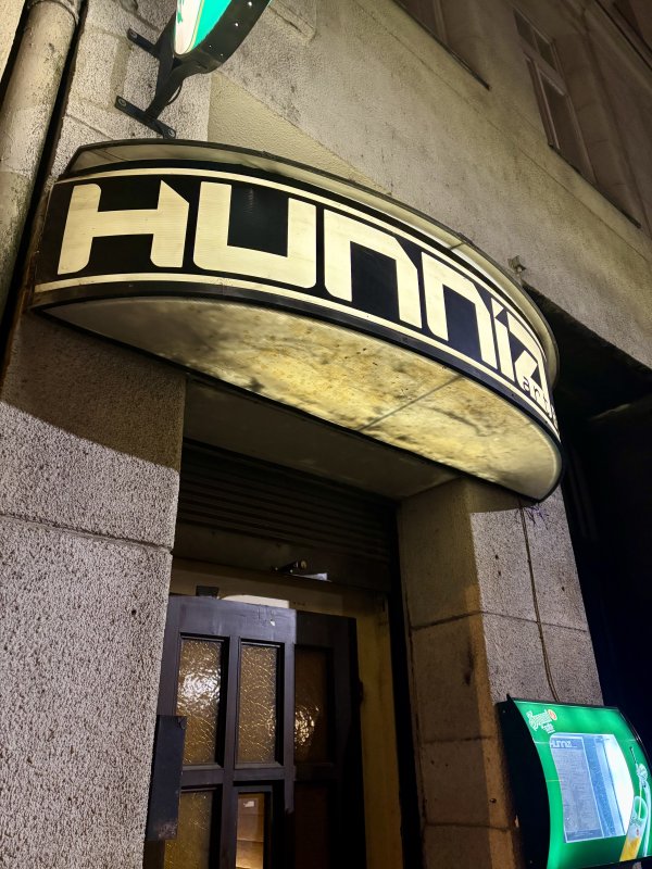 Hunnia Bejárat - Forrás: Szerző