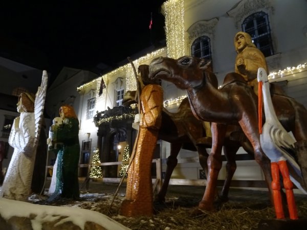 Betlehem a Dominikánusok terén életnagyságú horrorfigurákkal