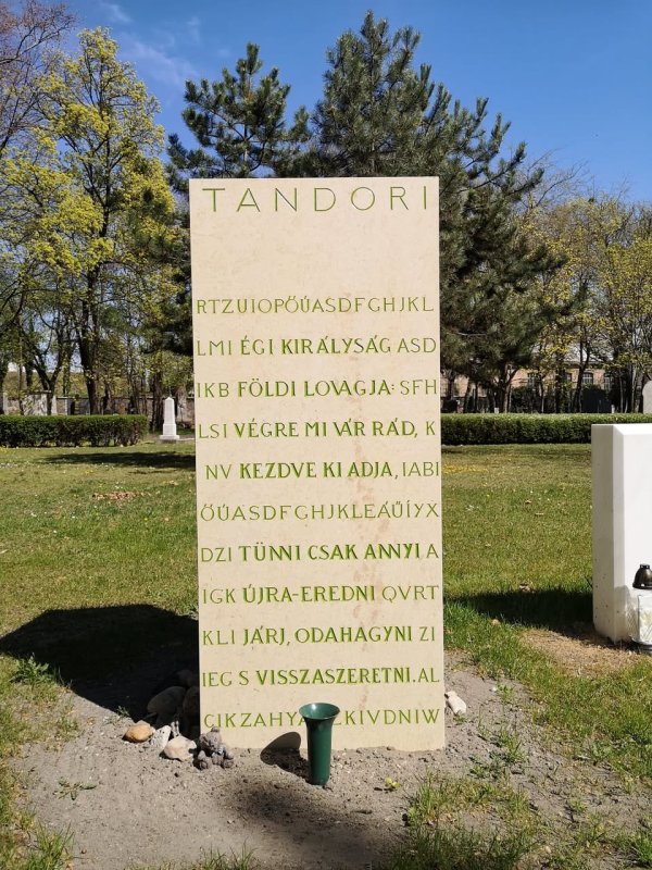 Jovánovics György: Tandori Dezső síremléke