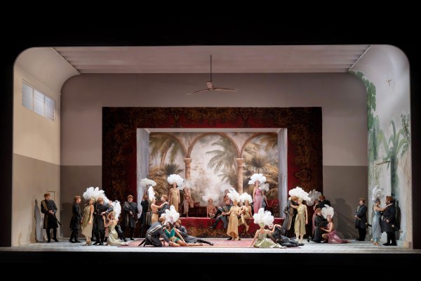 A Benamor színpadképe