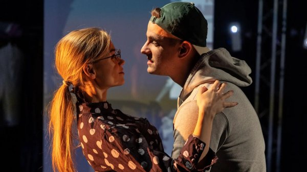 futár és orosz cseléd