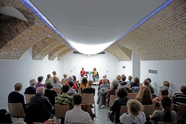 Tótfalusi Ágnes fordítóval Orzóy Ágnes szerkesztő beszélgetett