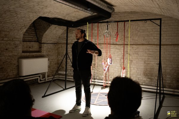 Székelyhidi Zsolt fényképe Simon Mártonról