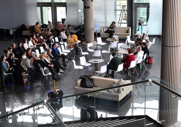 Szakmai beszélgetés