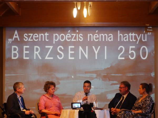 A kerekasztal-beszélgetés (balról jobbra): Fórizs Gergely, Völgyesi Orsolya, Vaderna Gábor, Tölli Balázs, Pataky Adrienn