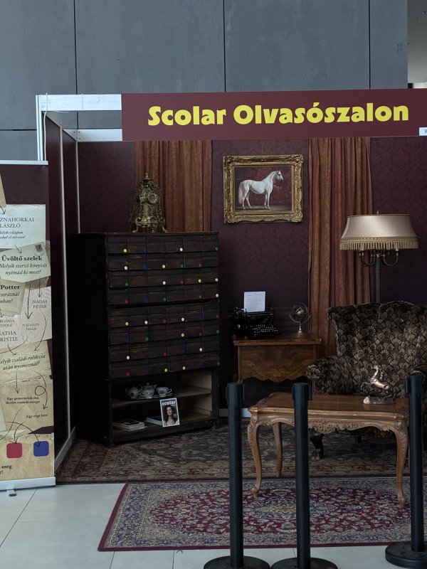 Scolar olvasószalon