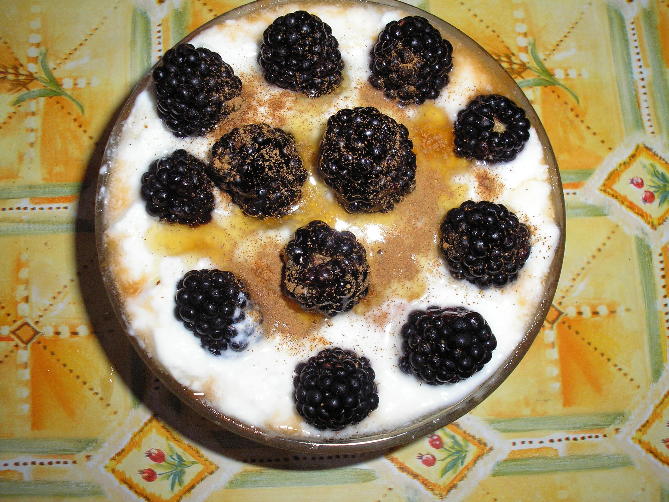 Gyümölcsjoghurt-mandala