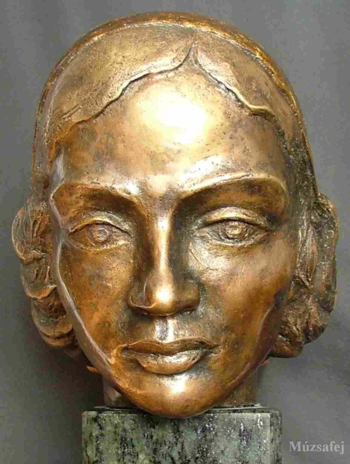 Lányfej