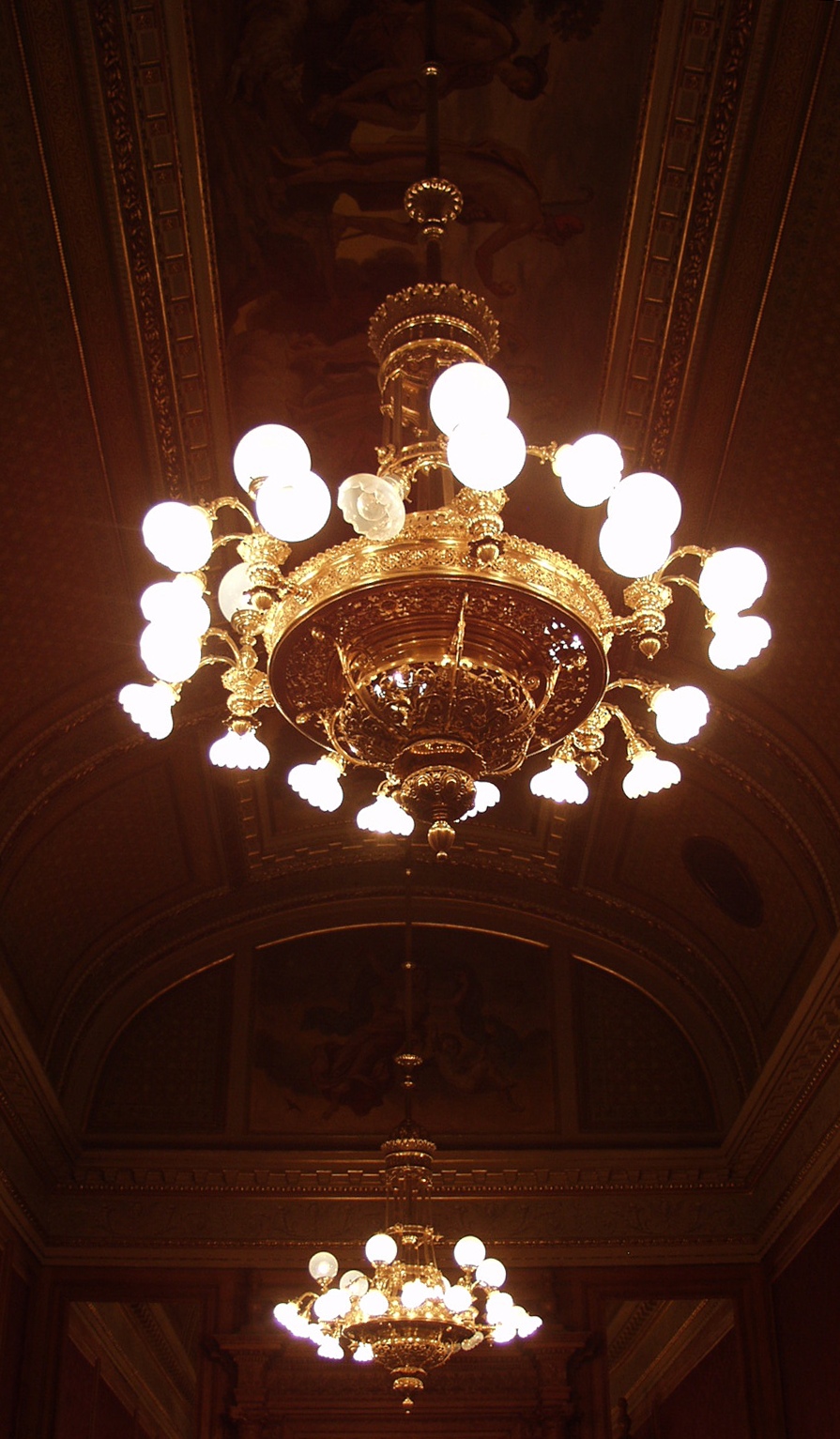 Opera fénye